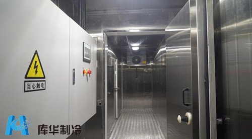 血浆冷库全景内景(电控箱+缓冲间)